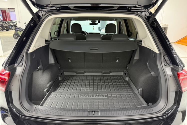 Used Volkswagen Tiguan L 2023 Restyled 330TSI Automatic Two-Wheel Drive R-Line Enhanced Comfort Version Trunk