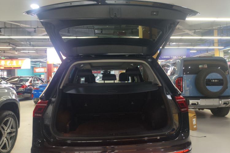 Used Volkswagen Tiguan L 2023 Restyled 330TSI Automatic Two-Wheel Drive R-Line Enhanced Comfort Version Trunk