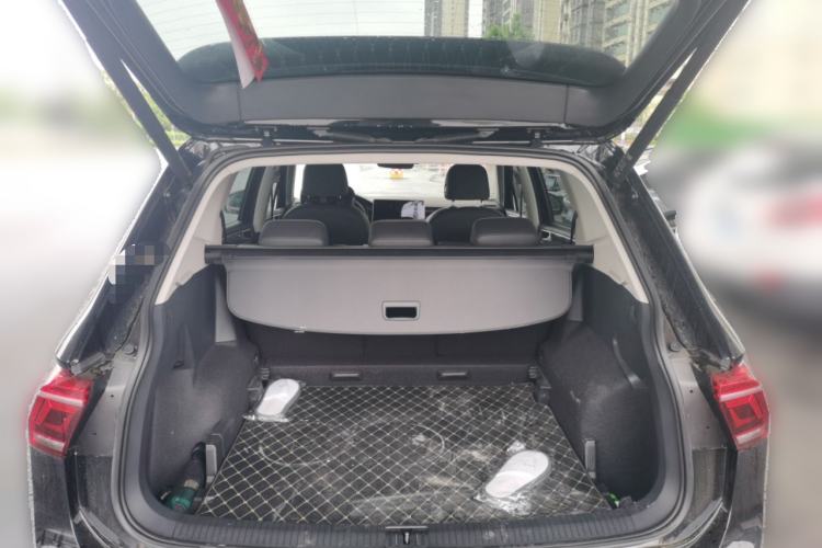 Used Volkswagen Tiguan L 2023 Restyled 330TSI Automatic Two-Wheel Drive R-Line Enhanced Comfort Version Trunk