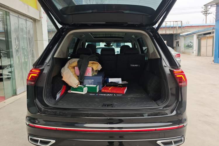 Used Volkswagen Tiguan L 2023 330TSI Automatic Two-Wheel Drive R-Line Enjoyment Edition Trunk