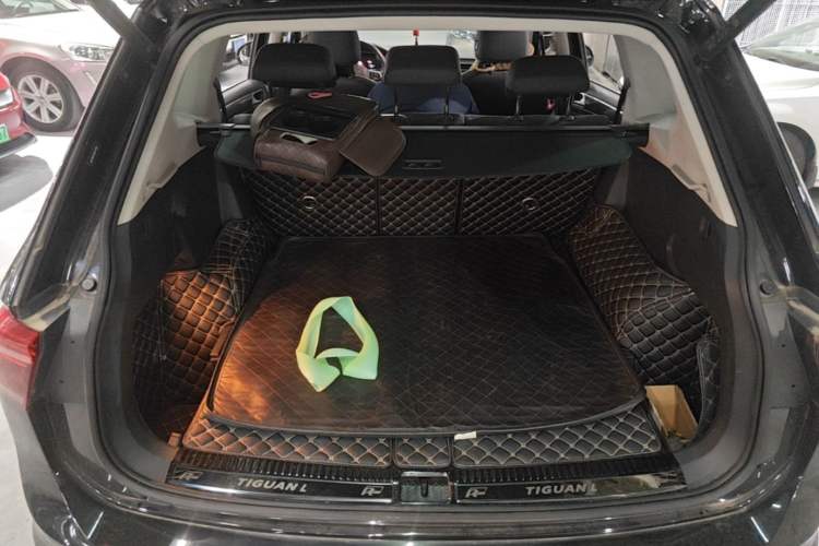 Used Volkswagen Tiguan L 2023 330TSI Automatic Two-Wheel Drive R-Line Enjoyment Edition Trunk