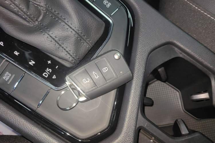 Used Volkswagen Tiguan L 2023 Restyled 330TSI Automatic Two-Wheel Drive R-Line Enhanced Comfort Version Vehicle Key