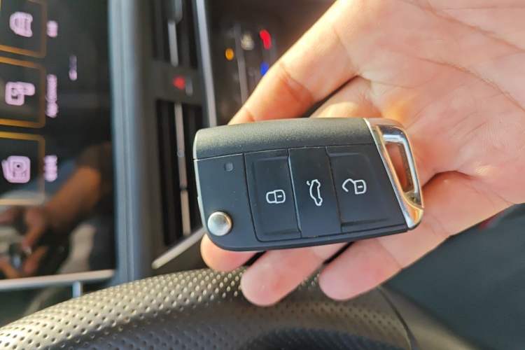 Used Volkswagen Tiguan L 2023 Restyled 330TSI Automatic Two-Wheel Drive R-Line Enhanced Comfort Version Vehicle Key