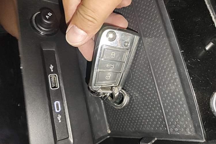 Used Volkswagen Tiguan L 2023 Restyled 330TSI Automatic Two-Wheel Drive R-Line Enhanced Comfort Version Vehicle Key
