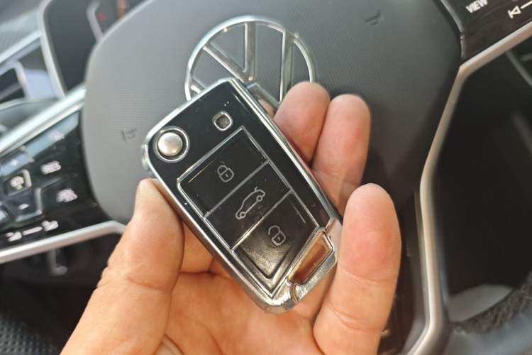 Used Volkswagen Tiguan L 2023 Restyled 330TSI Automatic Two-Wheel Drive R-Line Enhanced Comfort Version Vehicle Key