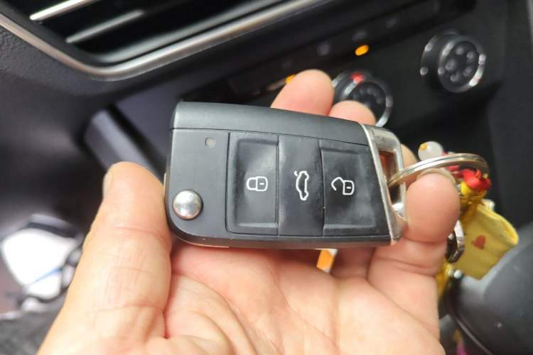 Used Volkswagen Tiguan L 2023 280TSI Automatic Two-Wheel Drive Trendy Innovation Limited Edition Vehicle Key
