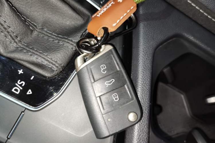 Used Volkswagen Tiguan L 2023 Restyled 330TSI Automatic Two-Wheel Drive R-Line Enhanced Comfort Version Vehicle Key