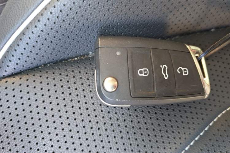 Used Volkswagen Tiguan L 2023 330TSI Automatic Two-Wheel Drive R-Line Enjoyment Edition Vehicle Key