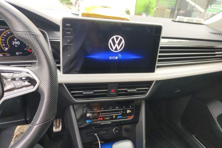 Used Volkswagen Tiguan L 2023 330TSI Automatic Two-Wheel Drive R-Line Enjoyment Edition Audio And AC Panel