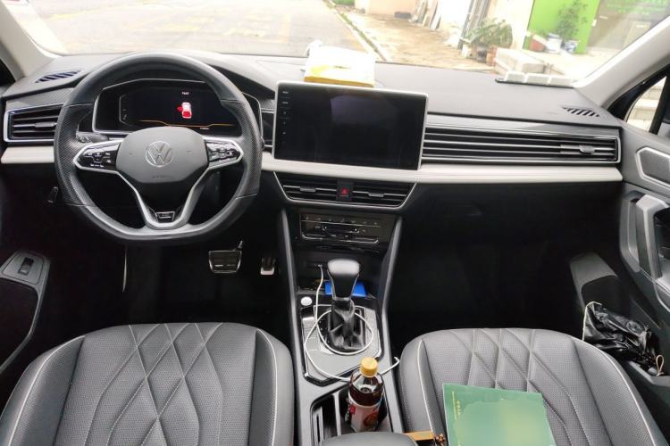 Used Volkswagen Tiguan L 2023 330TSI Automatic Two-Wheel Drive R-Line Enjoyment Edition Center Console
