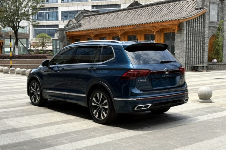 Used Volkswagen Tiguan L 2023 380TSI Automatic All-Wheel Drive R-Line Flagship 7-Seater Exterior 2