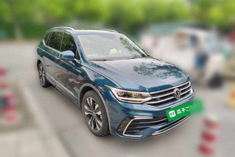 Used Volkswagen Tiguan L 2023 330TSI Automatic Two-Wheel Drive R-Line Enjoyment Edition Front Right 45 Deg