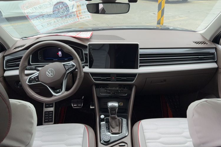 Used Volkswagen Tiguan L 2023 380TSI Automatic All-Wheel Drive R-Line Flagship 7-Seater Interior 3