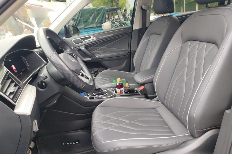 Used Volkswagen Tiguan L 2023 330TSI Automatic Two-Wheel Drive R-Line Enjoyment Edition Left Front Seat