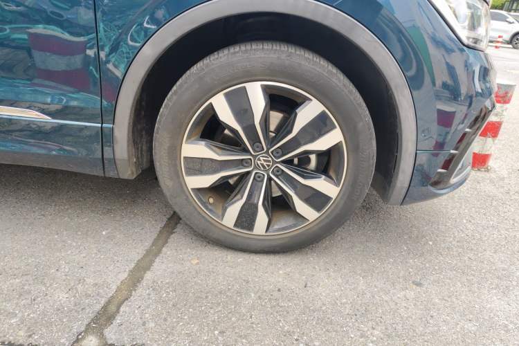 Used Volkswagen Tiguan L 2023 330TSI Automatic Two-Wheel Drive R-Line Enjoyment Edition Right Front Wheel Hub