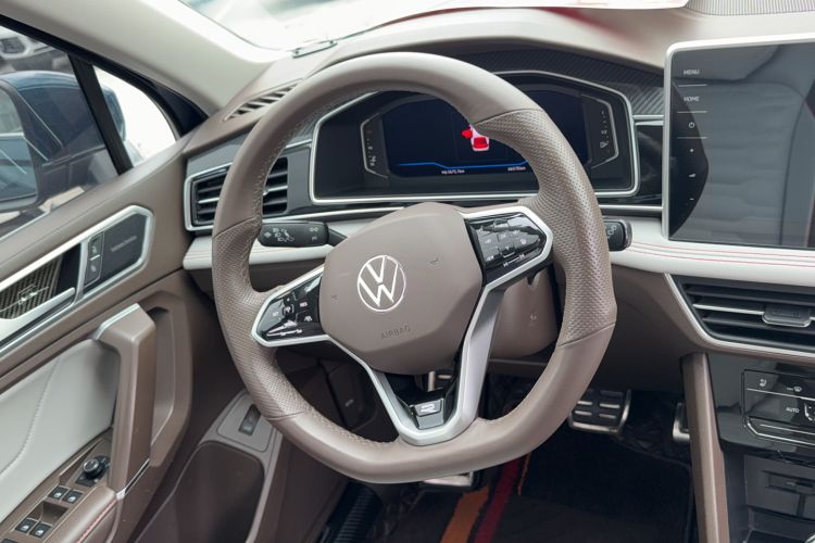 Used Volkswagen Tiguan L 2023 380TSI Automatic All-Wheel Drive R-Line Flagship 7-Seater Steering Wheel