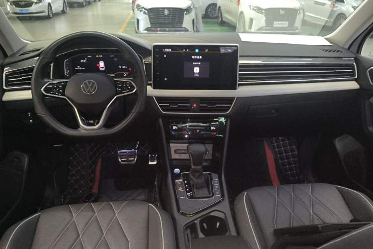 Used Volkswagen Tiguan L 2023 330TSI Automatic Two-Wheel Drive R-Line Enjoyment Edition Center Console