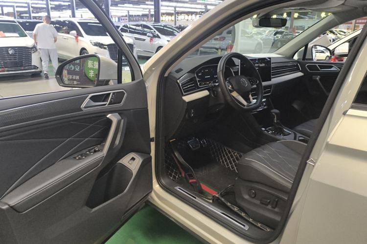 Used Volkswagen Tiguan L 2023 330TSI Automatic Two-Wheel Drive R-Line Enjoyment Edition Driver Seat