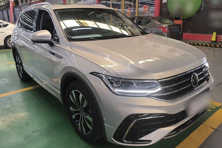 Used Volkswagen Tiguan L 2023 330TSI Automatic Two-Wheel Drive R-Line Enjoyment Edition Front Right 45 Deg