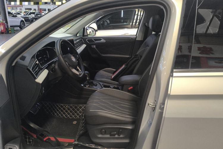 Used Volkswagen Tiguan L 2023 330TSI Automatic Two-Wheel Drive R-Line Enjoyment Edition Left Front Seat
