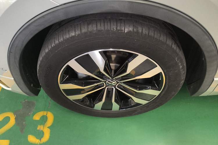 Used Volkswagen Tiguan L 2023 330TSI Automatic Two-Wheel Drive R-Line Enjoyment Edition Left Front Wheel Hub