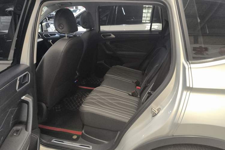Used Volkswagen Tiguan L 2023 330TSI Automatic Two-Wheel Drive R-Line Enjoyment Edition Left Rear Seat