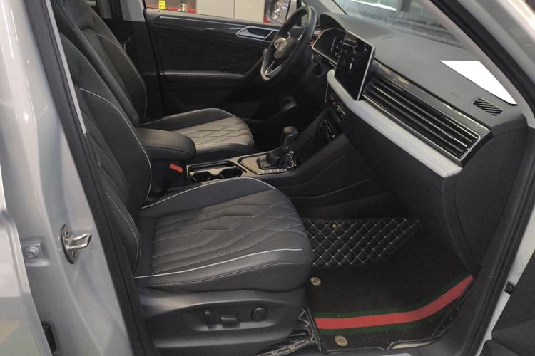 Used Volkswagen Tiguan L 2023 330TSI Automatic Two-Wheel Drive R-Line Enjoyment Edition Right Front Seat