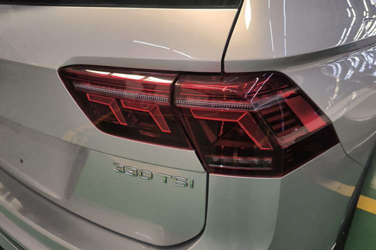 Used Volkswagen Tiguan L 2023 330TSI Automatic Two-Wheel Drive R-Line Enjoyment Edition Right Rear Taillight