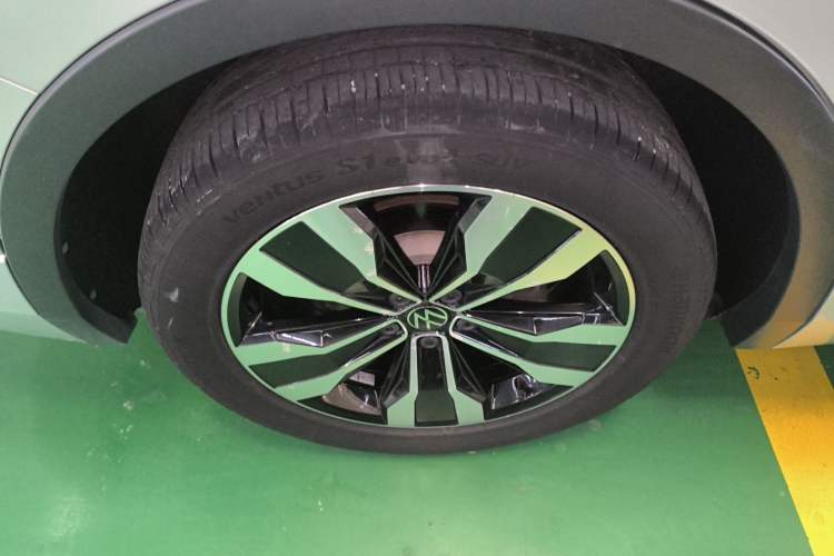 Used Volkswagen Tiguan L 2023 330TSI Automatic Two-Wheel Drive R-Line Enjoyment Edition Right Rear Wheel Hub