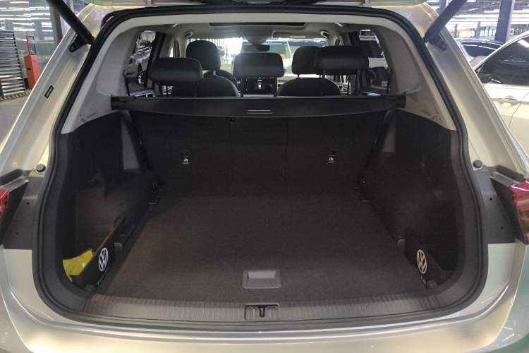 Used Volkswagen Tiguan L 2023 330TSI Automatic Two-Wheel Drive R-Line Enjoyment Edition Trunk