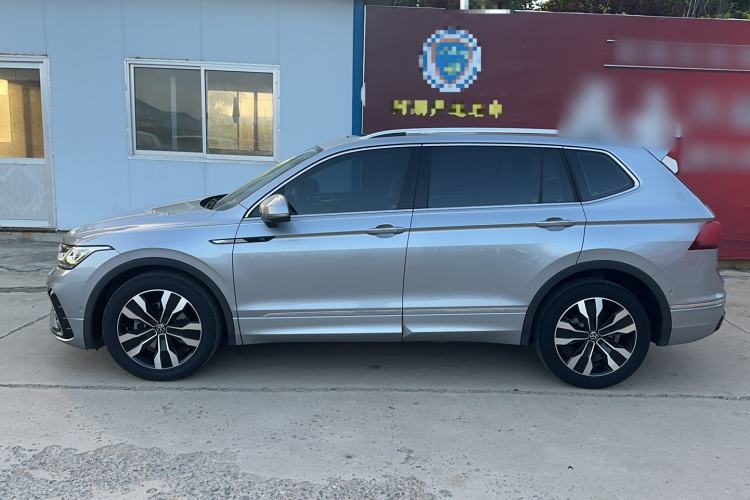 Used Volkswagen Tiguan L 2023 330TSI Automatic Two-Wheel Drive R-Line Flagship Edition Exterior 4