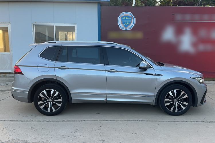 Used Volkswagen Tiguan L 2023 330TSI Automatic Two-Wheel Drive R-Line Flagship Edition Exterior 5