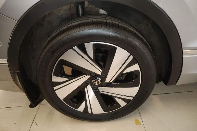 Used Volkswagen Tiguan L 2023 Restyled 330TSI Automatic Two-Wheel Drive R-Line Flagship Edition Exterior 8