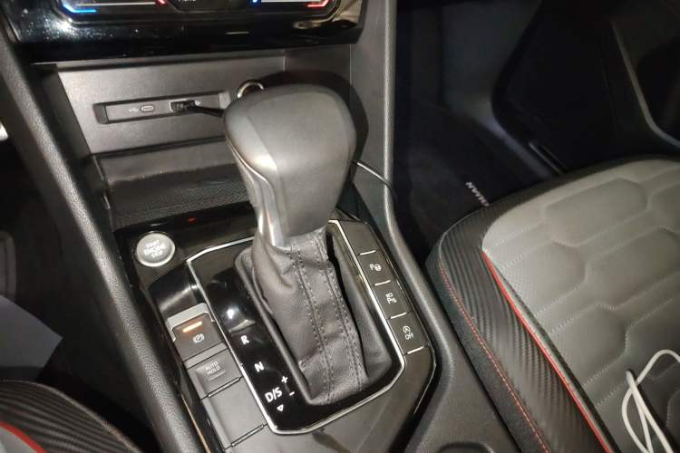 Used Volkswagen Tiguan L 2023 Restyled 330TSI Automatic Two-Wheel Drive R-Line Flagship Edition Gear Lever