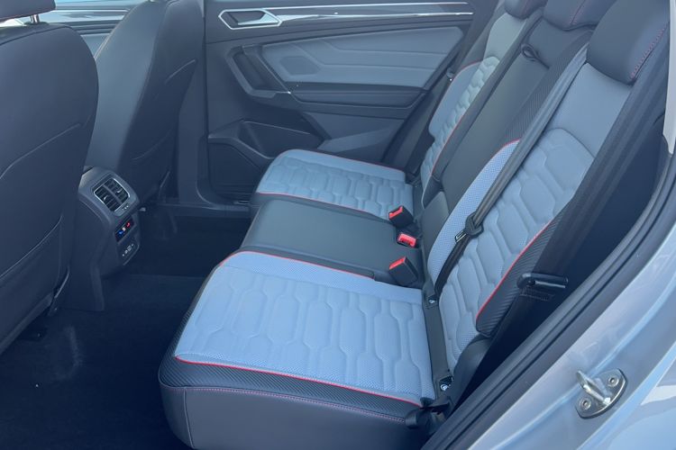 Used Volkswagen Tiguan L 2023 330TSI Automatic Two-Wheel Drive R-Line Flagship Edition Interior 2