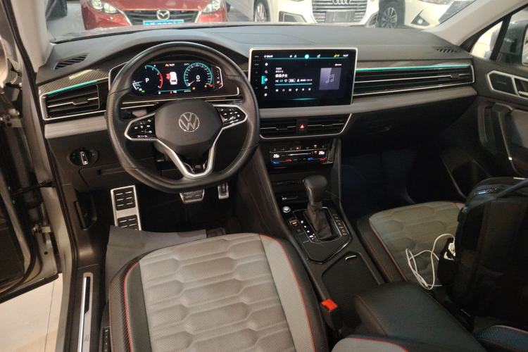 Used Volkswagen Tiguan L 2023 Restyled 330TSI Automatic Two-Wheel Drive R-Line Flagship Edition Interior 2