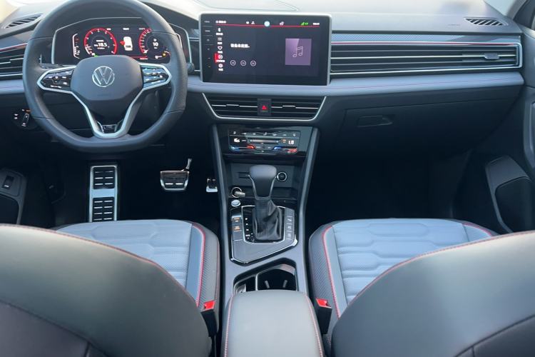 Used Volkswagen Tiguan L 2023 330TSI Automatic Two-Wheel Drive R-Line Flagship Edition Interior 3