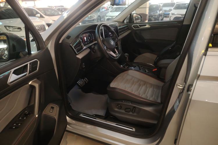 Used Volkswagen Tiguan L 2023 Restyled 330TSI Automatic Two-Wheel Drive R-Line Flagship Edition Interior 3