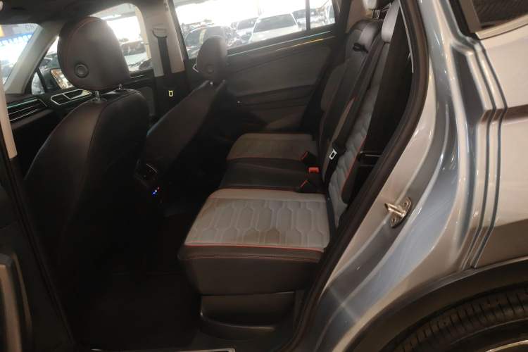 Used Volkswagen Tiguan L 2023 Restyled 330TSI Automatic Two-Wheel Drive R-Line Flagship Edition Interior 4