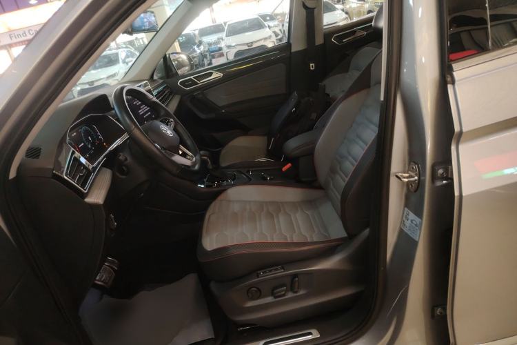 Used Volkswagen Tiguan L 2023 Restyled 330TSI Automatic Two-Wheel Drive R-Line Flagship Edition Left Front Seat
