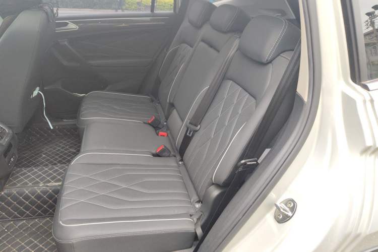 Used Volkswagen Tiguan L 2023 330TSI Automatic Two-Wheel Drive R-Line Enjoyment Edition Left Rear Seat