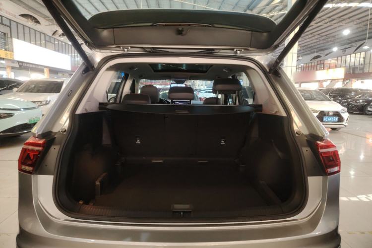 Used Volkswagen Tiguan L 2023 Restyled 330TSI Automatic Two-Wheel Drive R-Line Flagship Edition Trunk
