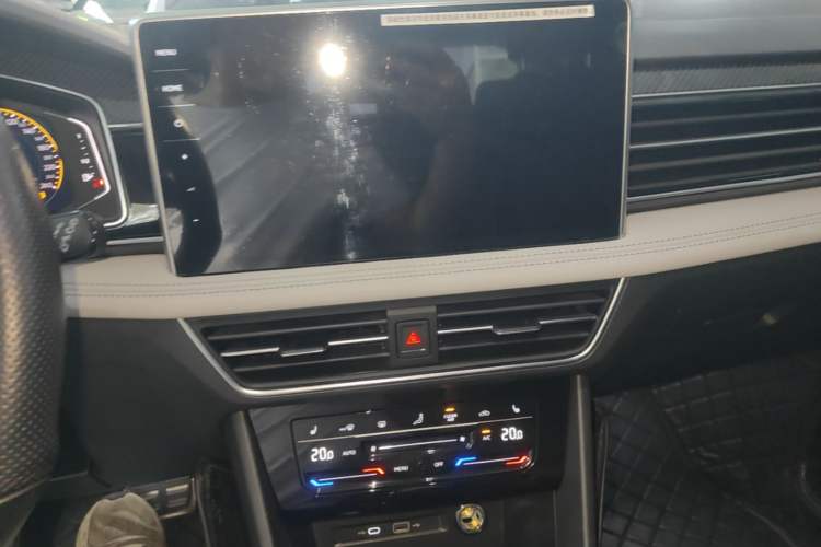 Used Volkswagen Tiguan L 2023 330TSI Automatic Two-Wheel Drive R-Line Enjoyment Edition Audio And AC Panel