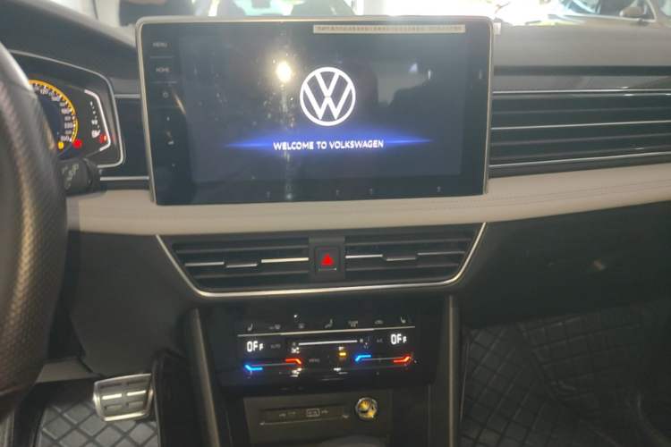 Used Volkswagen Tiguan L 2023 330TSI Automatic Two-Wheel Drive R-Line Enjoyment Edition Audio And AC Panel