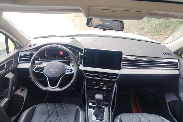 Used Volkswagen Tiguan L 2023 300TSI Automatic Two-Wheel Drive Smart Edition Center Console