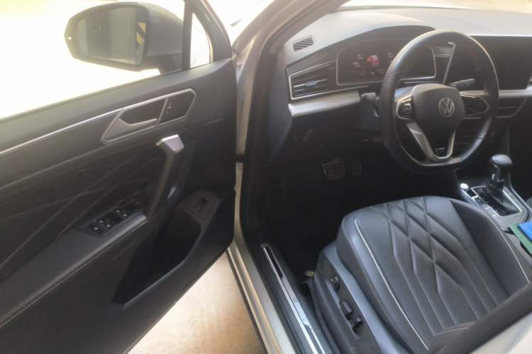 Used Volkswagen Tiguan L 2023 330TSI Automatic Two-Wheel Drive R-Line Enjoyment Edition Driver Seat