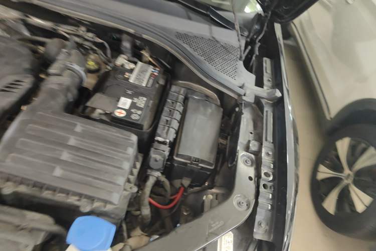 Used Volkswagen Tiguan L 2023 330TSI Automatic Two-Wheel Drive R-Line Enjoyment Edition Engine Bay Left