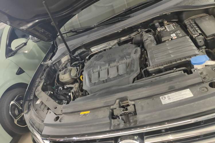 Used Volkswagen Tiguan L 2023 330TSI Automatic Two-Wheel Drive R-Line Enjoyment Edition Engine Bay Right