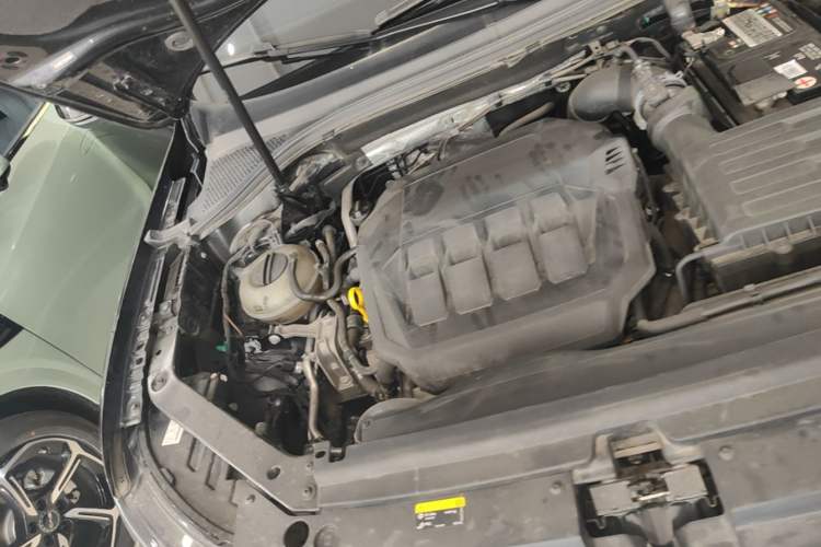 Used Volkswagen Tiguan L 2023 330TSI Automatic Two-Wheel Drive R-Line Enjoyment Edition Engine Bay Right