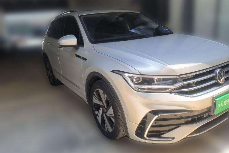 Used Volkswagen Tiguan L 2023 330TSI Automatic Two-Wheel Drive R-Line Enjoyment Edition Front Right 45 Deg